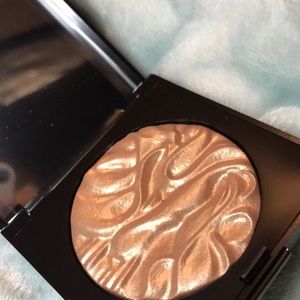 Laura mercier face iluminator “indiscretion”